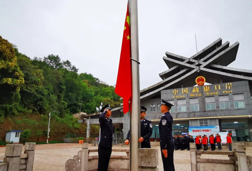 边境上，界碑旁，这里的“微党课”很接地气！